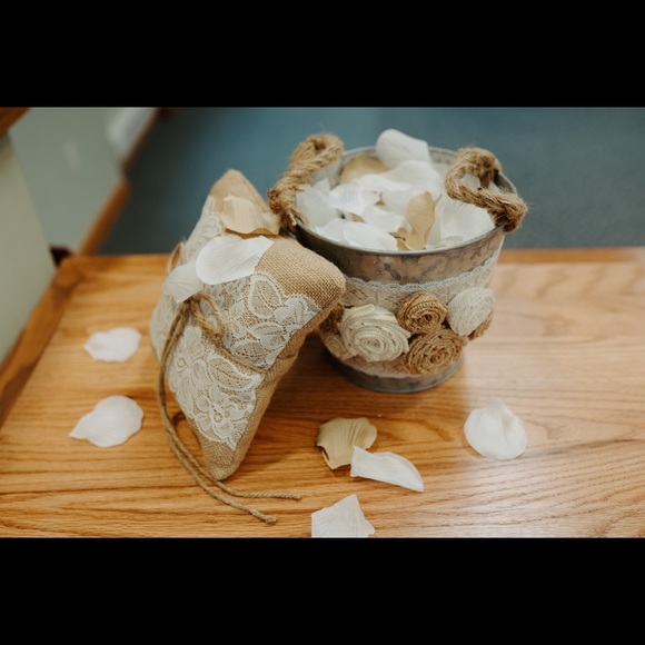 Burlap and Lace ring pillow - Picture 2 of 2